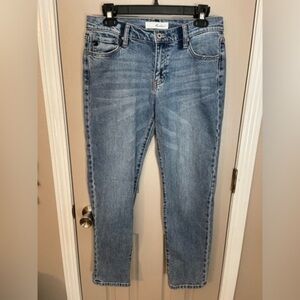 Kancan light wash mildly distressed straight leg 5 pocket jeans. Size 9/28.